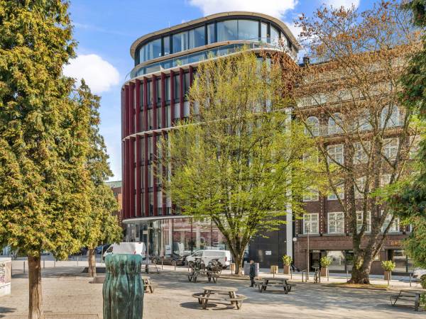 Modernes Business Center & Coworking mit Dachterrasse in Hamburg — Bild 1