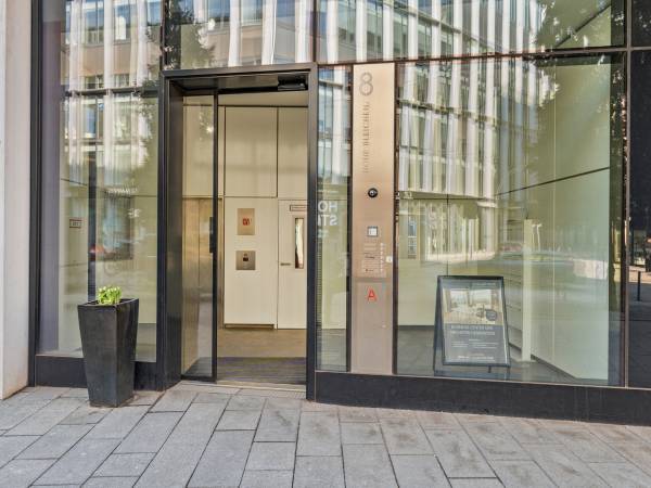 Modernes Business Center & Coworking mit Dachterrasse in Hamburg — Bild 3