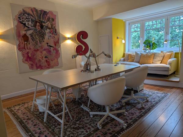 Stylisches Agentur Büro in Gründerzeit Villa in Hamburg Eimsbüttel — Bild 1