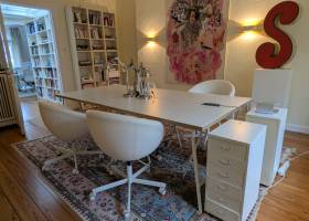 Arbeitsraum mit 4 Schreibtischen
