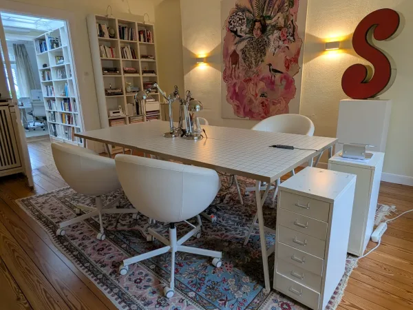 Schreibtischplatz in Hamburg (Eimsbüttel) – Kreative Bürogemeinschaft im Altbau in Hamburg-Harvestehude — Bild 2