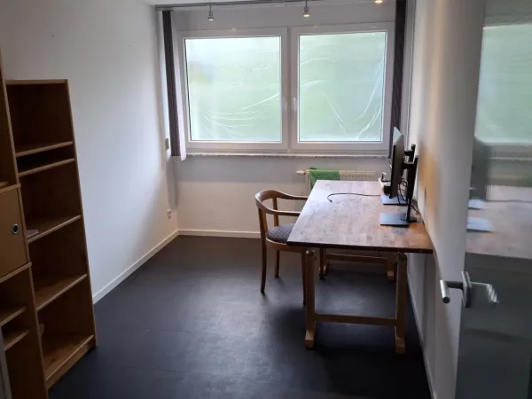 Abschließbares Büro in Stuttgart (Südheim) – Ruhige Bürogemeinschaft im Grünen in Stuttgart Süd — Bild 2