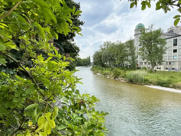 Abschließbares Büro in München (Au-Haidhausen) – Moderne Bürogemeinschaft mit Isar-Blick in München-Au-Haidhausen — Bild 1