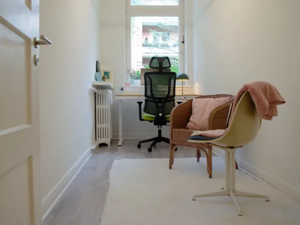 Abschließbares Büro in Hamburg (Barmbek-Nord) – Ruhige Bürogemeinschaft im charmanten Backsteinhaus in Barmbek-Nord — Bild 8