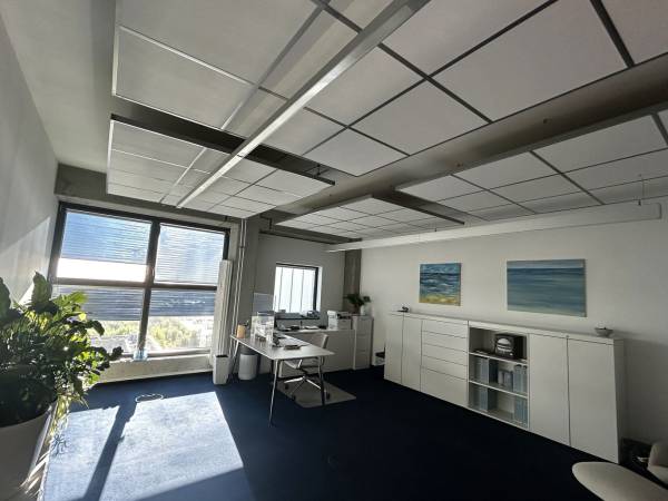 Professionelle Bürogemeinschaft mit Hafenblick in Hamburg-Harburg — Bild 1