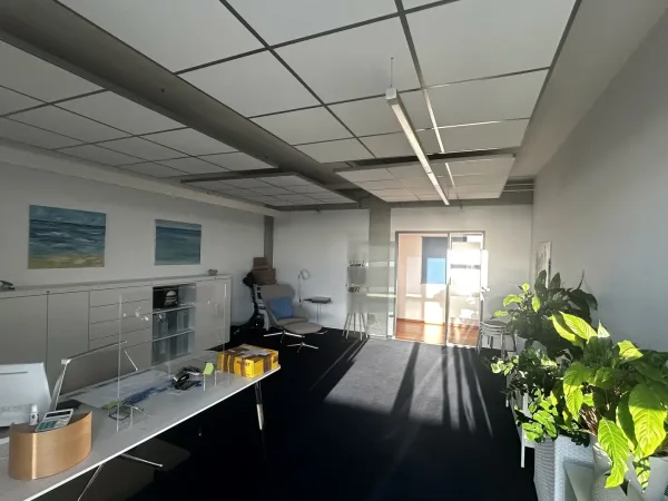 Abschließbares Büro in Hamburg (Harburg) – Ruhige Bürogemeinschaft mit Hafenblick in Hamburg-Harburg — Bild 3