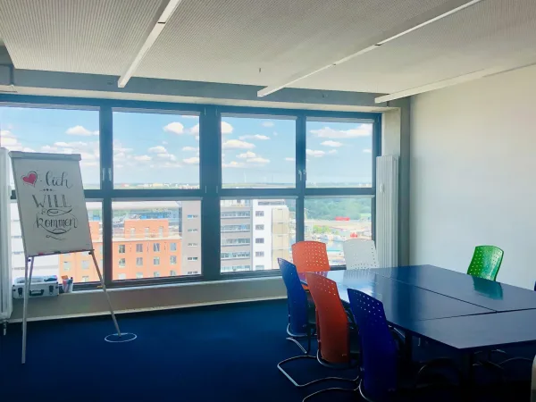Abschließbares Büro in Hamburg (Harburg) – Ruhige Bürogemeinschaft mit Hafenblick in Hamburg-Harburg — Bild 6