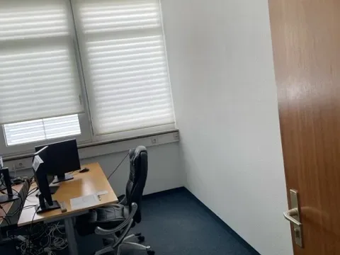 Abschließbares Büro in Leonberg (Eltingen) – Ruhige Bürogemeinschaft mit Einzelbüros in Leonberg Eltingen — Bild 6