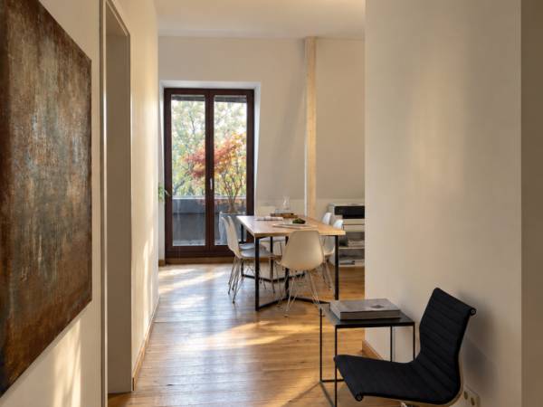 Heller Büroraum in geschmackvoller Gründerzeitvilla in Köln-Ehrenfeld — Bild 1