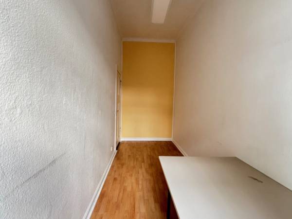 Abschließbares Büro in Berlin (Neukölln) – Helle Bürozimmer in ruhiger Bürogemeinschaft in Berlin Neukölln — Bild 2