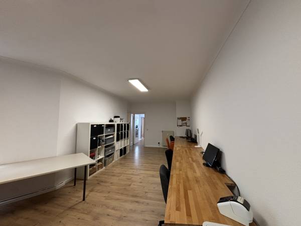 Abschließbares Büro in Berlin (Neukölln) – Helle Bürozimmer in ruhiger Bürogemeinschaft in Berlin Neukölln — Bild 8