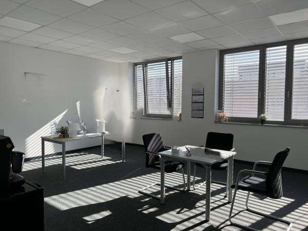 Abschließbares Büro in Berlin (Treptow) – Helles Büro in Berlin-Adlershof – Ideal für Start-ups — Bild 1