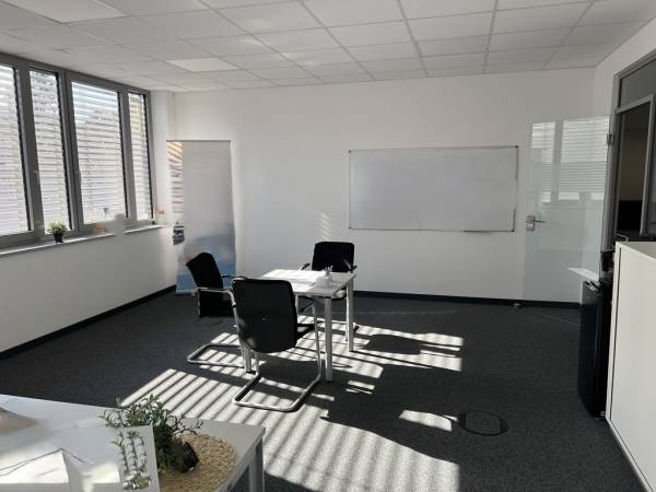 Abschließbares Büro in Berlin (Treptow) – Helles Büro in Berlin-Adlershof – Ideal für Start-ups — Bild 2