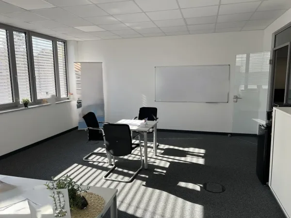 Abschließbares Büro in Berlin (Treptow) – Helles Büro in Berlin-Adlershof – Ideal für Start-ups — Bild 2
