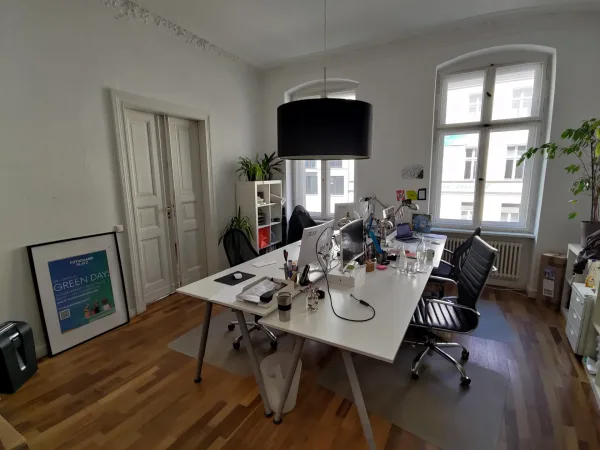 Bürofläche in Berlin (Mitte) – Moderne Bürogemeinschaft mit möblierter Fläche in Berlin-Mitte — Bild 1