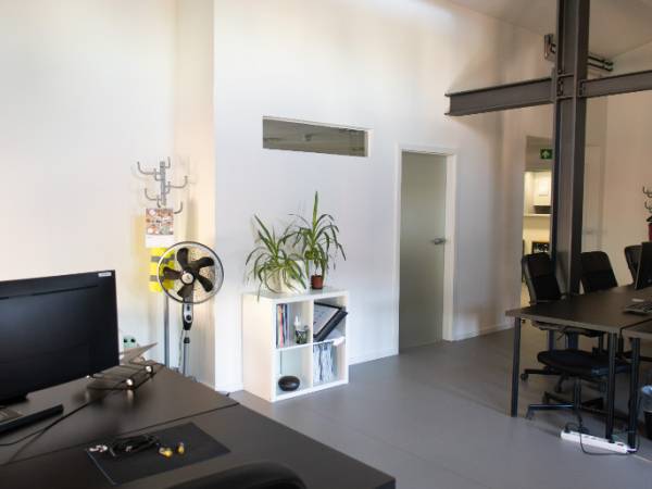 Abschließbares Büro in Berlin (Prenzlauer Berg) – Repräsentativer Büroraum in Bürogemeinschaft in Prenzlauer Berg — Bild 2