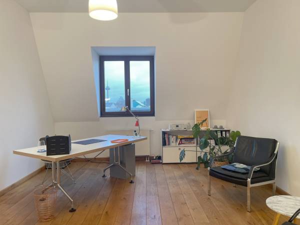 Abschließbares Büro in Köln (Ehrenfeld) – Heller Büroraum in kreativer Bürogemeinschaft in Köln-Ehrenfeld — Bild 4