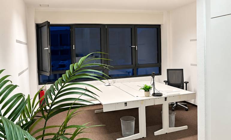Büroflächen mit 2 Schreibtischen