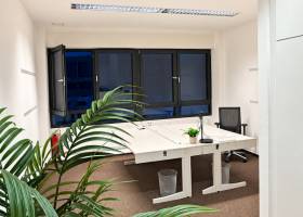 Büroflächen mit 2 Schreibtischen