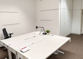 Büro mit 2 Arbeitstischen