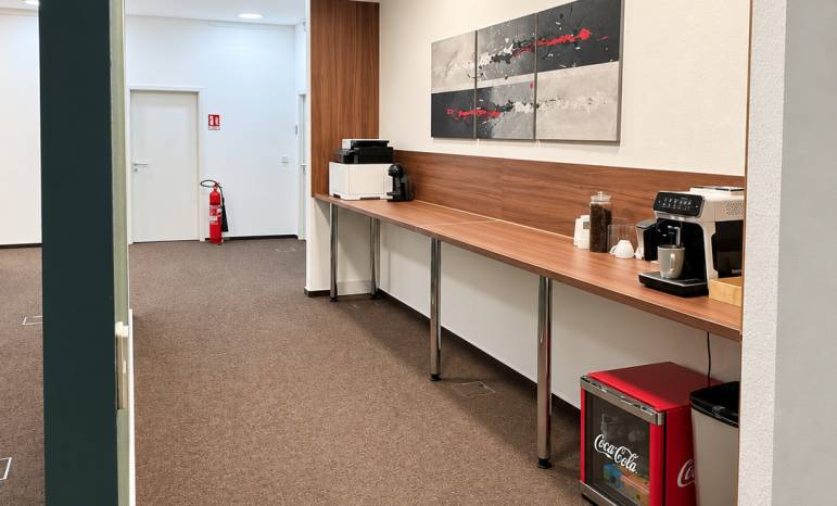 Drucker, Kaffe und Getränke