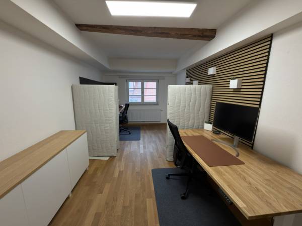 Schreibtischplatz in Wangen im Allgäu – Helle Bürogemeinschaft im 3.OG in Wangen im Allgäu — Bild 1