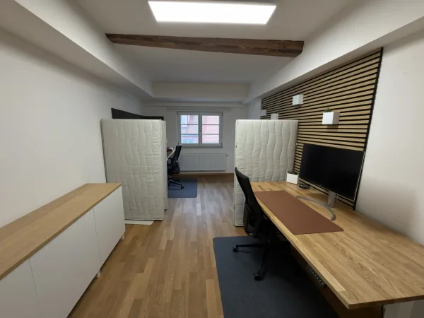 Schreibtischplatz in Wangen im Allgäu – Helle Bürogemeinschaft im 3.OG in Wangen im Allgäu — Bild 1