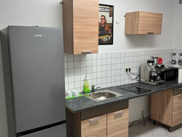 Abschließbares Büro in Leipzig (Zentrum-Süd) – Helles Bürozimmer mit Balkonzugang in Bürogemeinschaft Leipzig-Mitte — Bild 6