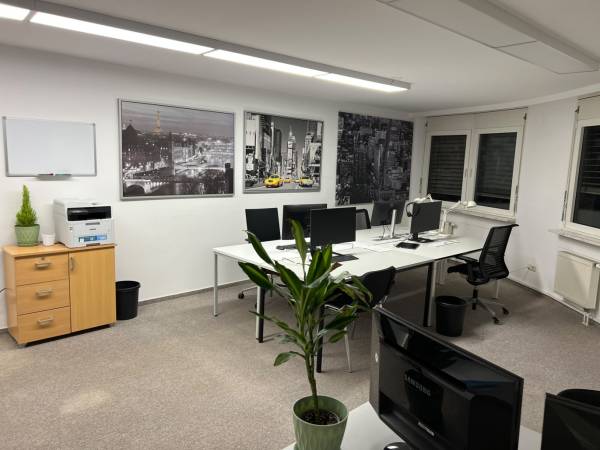 Abschließbares Büro in Leipzig (Zentrum-Süd) – Helles Bürozimmer mit Balkonzugang in Bürogemeinschaft Leipzig-Mitte — Bild 1