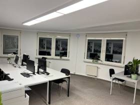Helles Bürozimmer mit Balkonzugang in Bürogemeinschaft Leipzig-Mitte