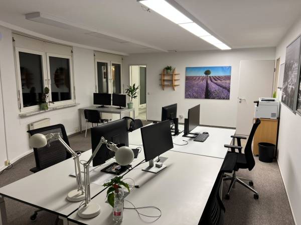 Abschließbares Büro in Leipzig (Zentrum-Süd) – Helles Bürozimmer mit Balkonzugang in Bürogemeinschaft Leipzig-Mitte — Bild 2