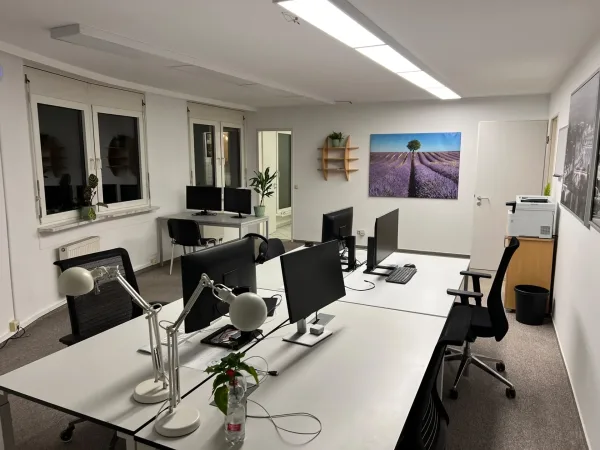 Abschließbares Büro in Leipzig (Zentrum-Süd) – Helles Bürozimmer mit Balkonzugang in Bürogemeinschaft Leipzig-Mitte — Bild 2