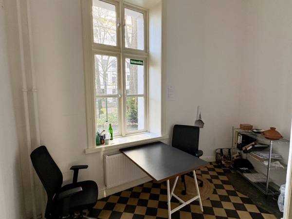 Abschließbares Büro in Hamburg (Altona-Altstadt) – Helle Bürogemeinschaft im Altbau in Hamburg Altona-Altstadt — Bild 1
