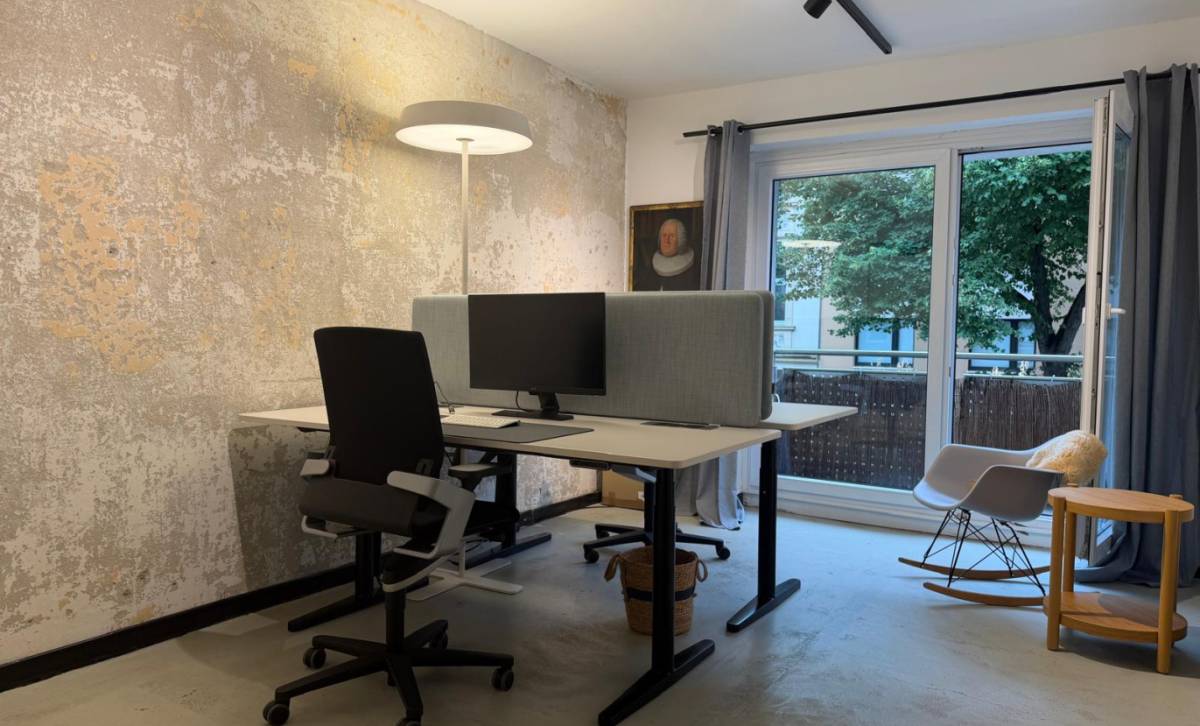 Doppelbüro mit zwei höhenverstellbaren Arbeitsplätzen