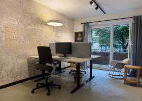 Doppelbüro mit zwei höhenverstellbaren Arbeitsplätzen