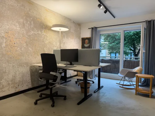 Schreibtischplatz in Düsseldorf (Bilk) – Helle Bürogemeinschaft über zwei Etagen in Bilk — Bild 3