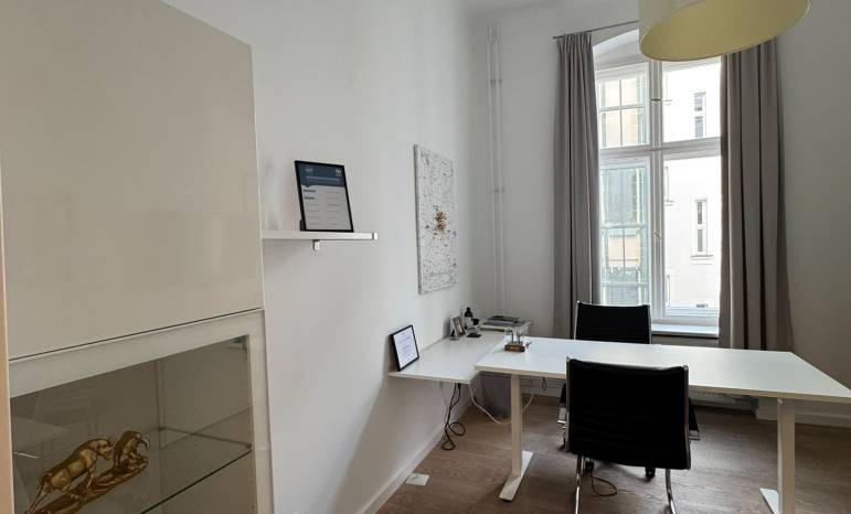 Professioneller Büroraum in Altbau-Bürogemeinschaft Charlottenburg