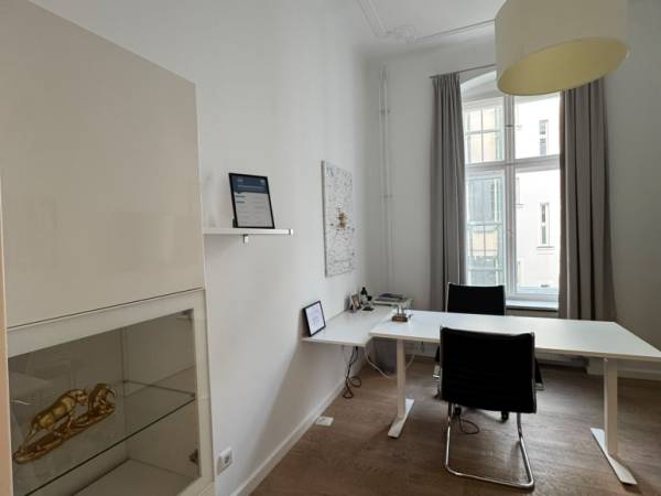 Abschließbares Büro in Berlin (Charlottenburg) – Professioneller Büroraum in Altbau-Bürogemeinschaft Charlottenburg — Bild 1