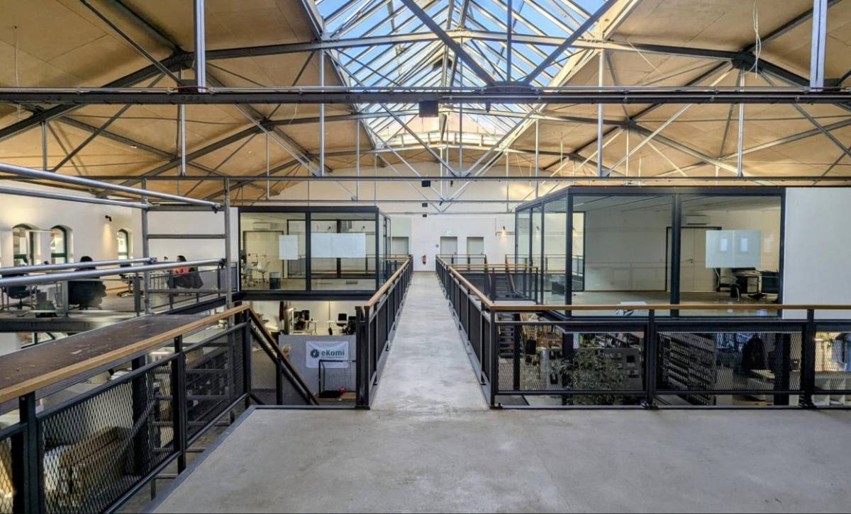 MONOPOL Office Campus - Galerie mit Glasbueros