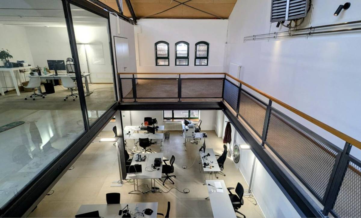 Shared Desk Arbeitsplaetze im Kreativ-Loft