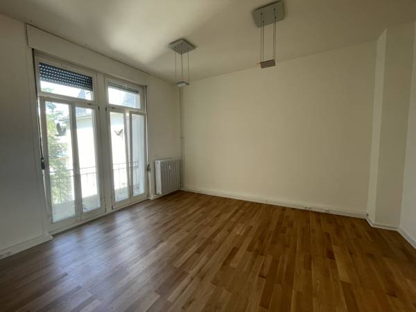 Abschließbares Büro in Frankfurt am Main (Westend-Nord) – Schöner Büroraum mit Balkon in Bürogemeinschaft im Frankfurter Westend — Bild 1