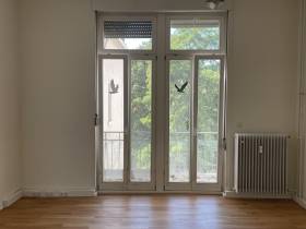 Schöner Büroraum mit Balkon in Bürogemeinschaft im Frankfurter Westend