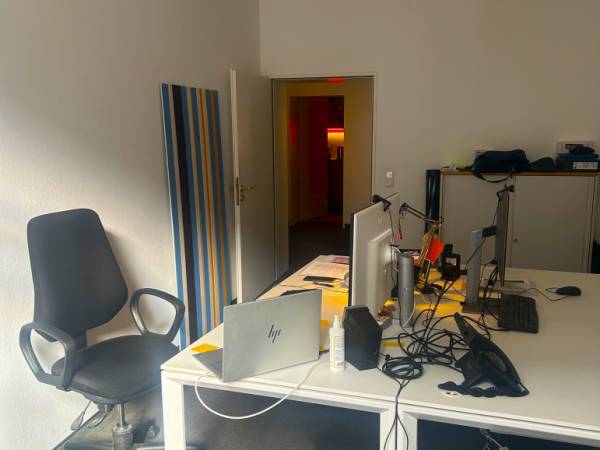 Abschließbares Büro in München (Altstadt-Lehel) – Heller Büroraum in charmanter Bürogemeinschaft Altstadt-Lehel — Bild 2