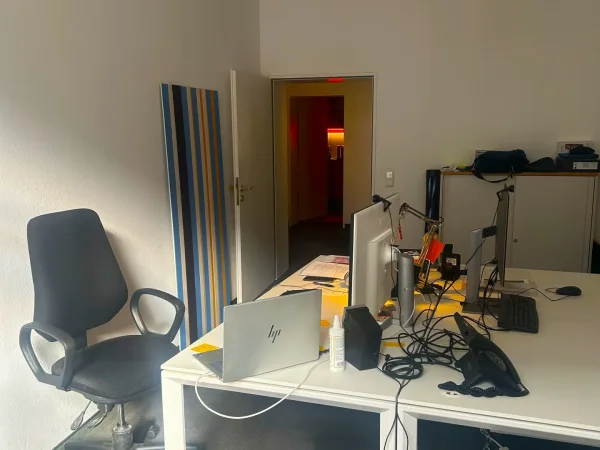 Abschließbares Büro in München (Altstadt-Lehel) – Heller Büroraum in charmanter Bürogemeinschaft Altstadt-Lehel — Bild 2