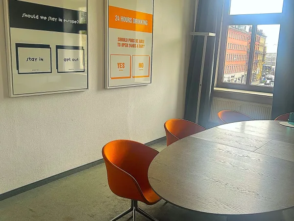 Abschließbares Büro in München (Altstadt-Lehel) – Heller Büroraum in charmanter Bürogemeinschaft Altstadt-Lehel — Bild 4