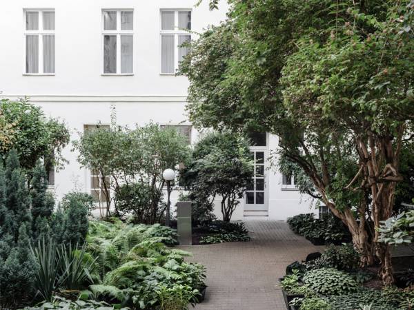 Abschließbares Büro in Berlin (Charlottenburg-Wilmersdorf) – Charaktervoller Büroraum in Bürogemeinschaft in Berlin-Wilmersdorf — Bild 1