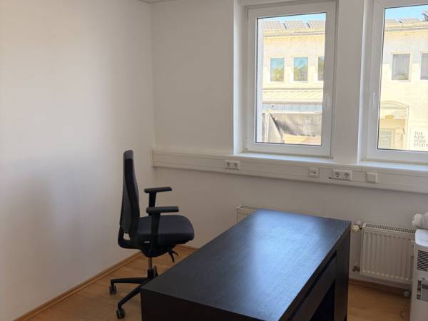 Abschließbares Büro in Saarbrücken (Mitte) – Gepflegte, helle Bürogemeinschaft in Saarbrücken-Mitte — Bild 1
