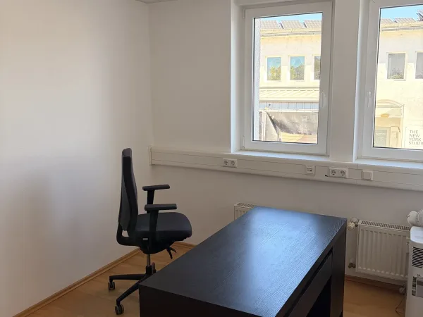 Abschließbares Büro in Saarbrücken (Mitte) – Gepflegte, helle Bürogemeinschaft in Saarbrücken-Mitte — Bild 1