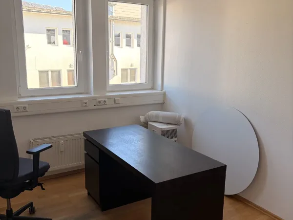 Abschließbares Büro in Saarbrücken (Mitte) – Gepflegte, helle Bürogemeinschaft in Saarbrücken-Mitte — Bild 2