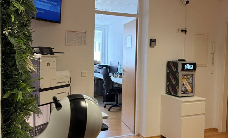 Flur mit Kaffeestation und Drucker